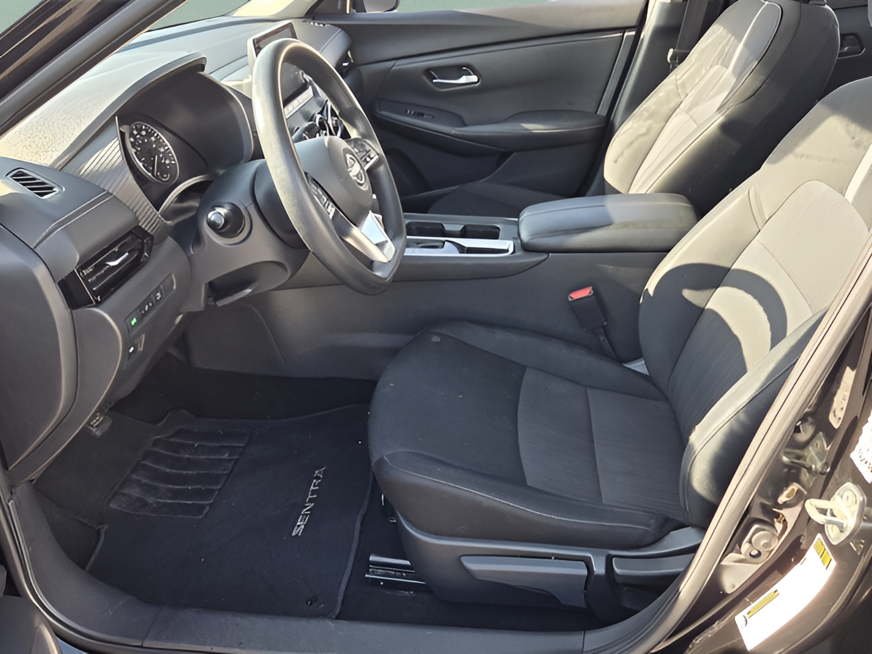 Used 2024 Nissan Sentra SV FWD image 9