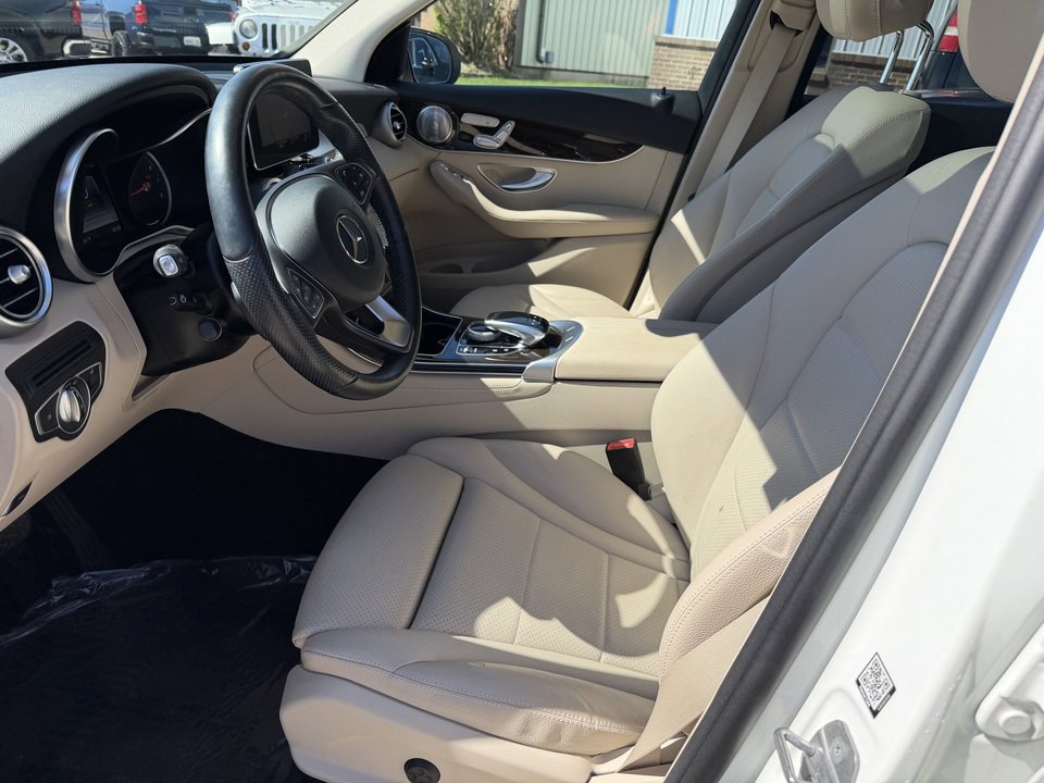 Used 2017 Mercedes-Benz GLC 300 4MATIC image 12
