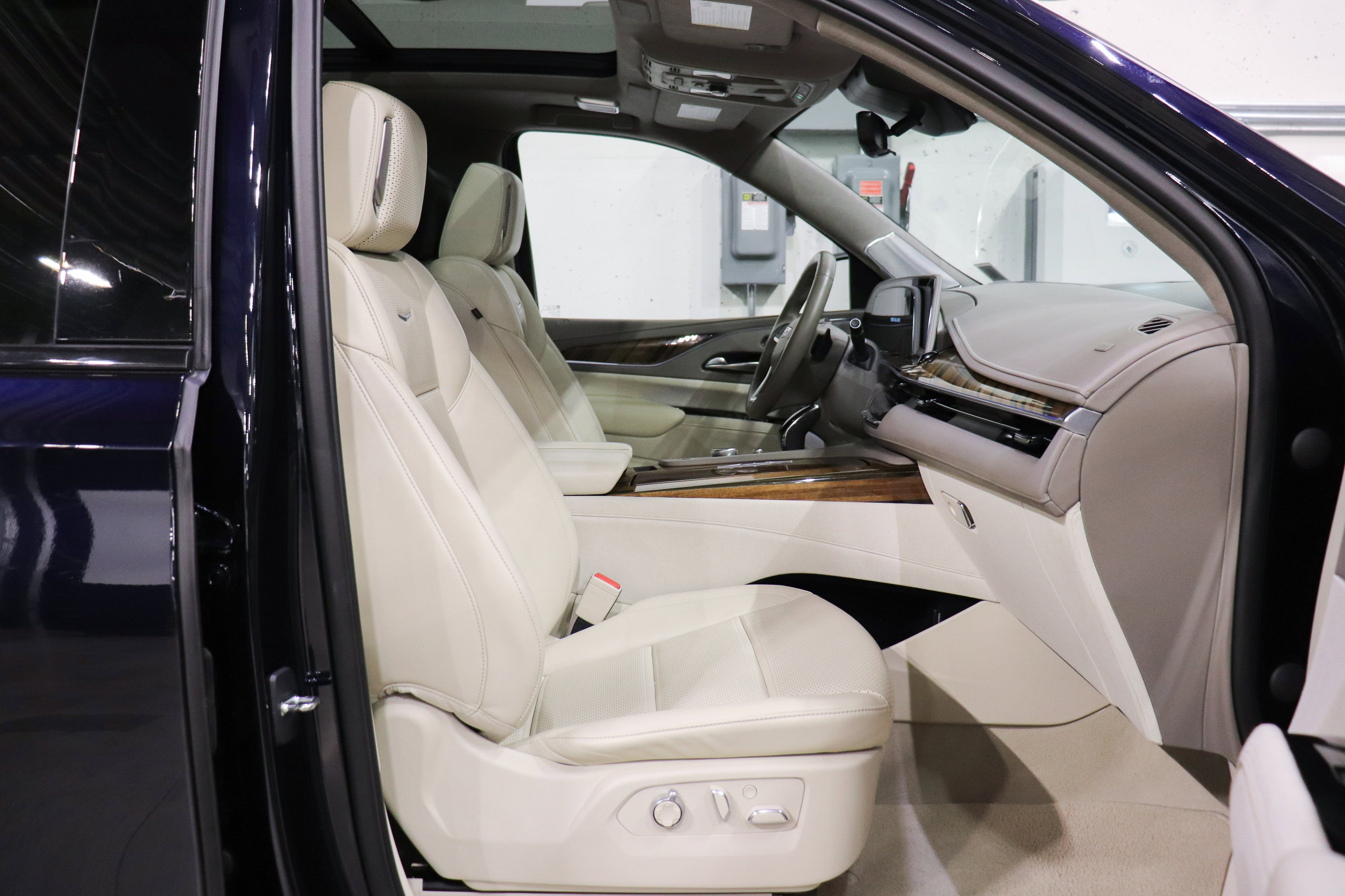 Used 2022 Cadillac Escalade ESV Sport Platinum image 15