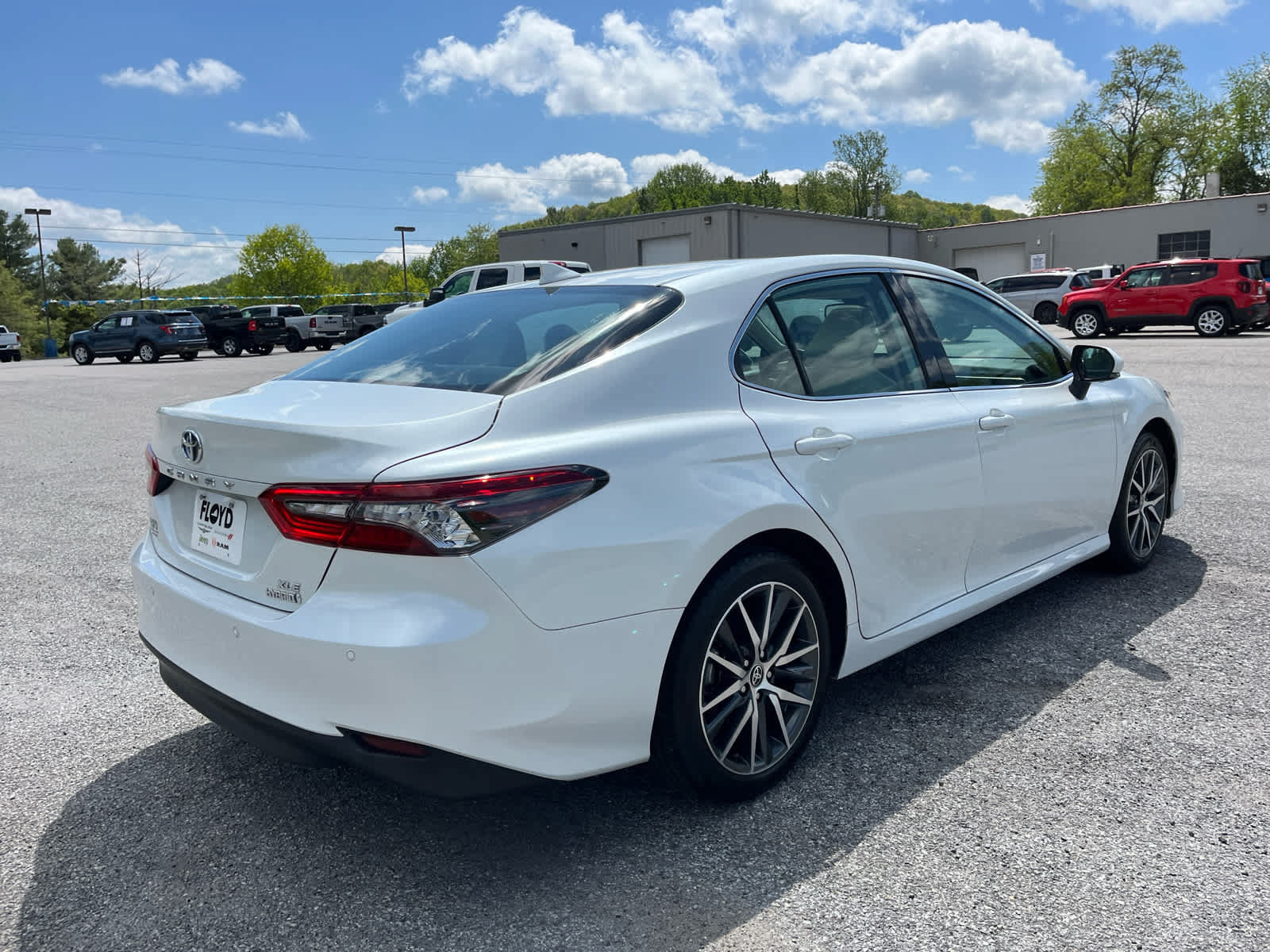 Used 2024 Toyota Camry XLE w/ Navigation Package FWD image 3