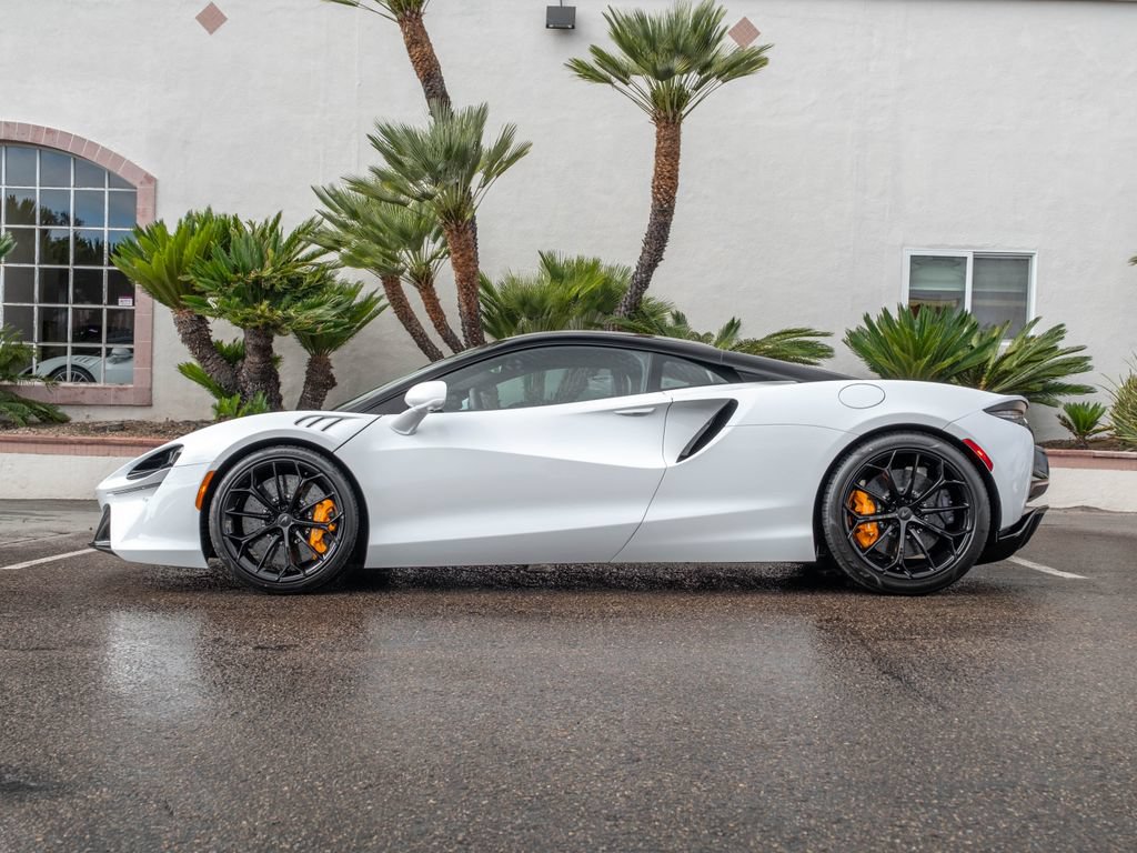 New 2026 McLaren Artura RWD image 3