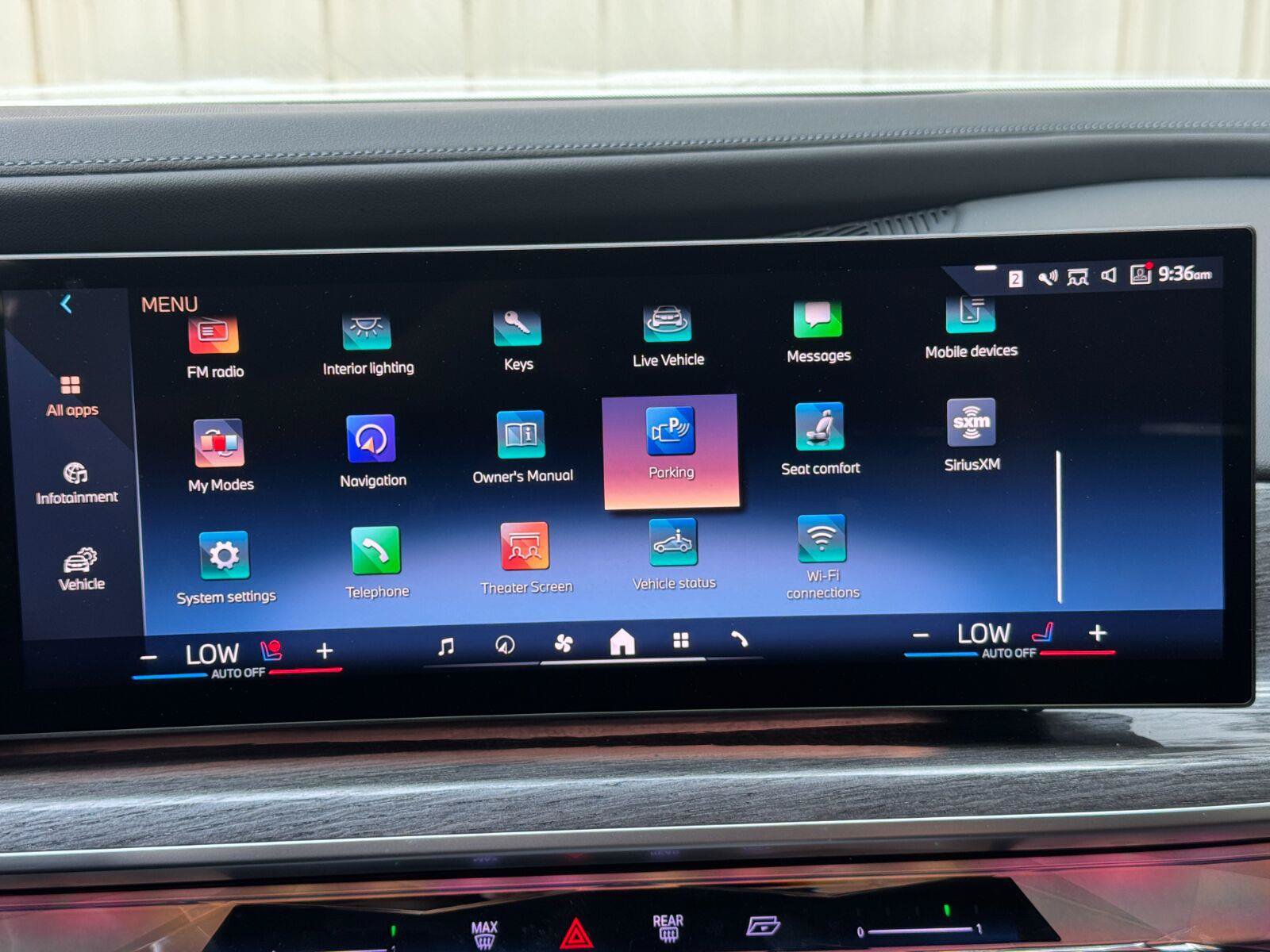 Used 2023 BMW i7 xDrive60 w/ Executive Package 2 AWD/4WD image 30