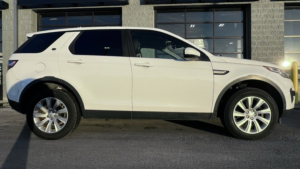 Used 2019 Land Rover Discovery Sport SE image 9