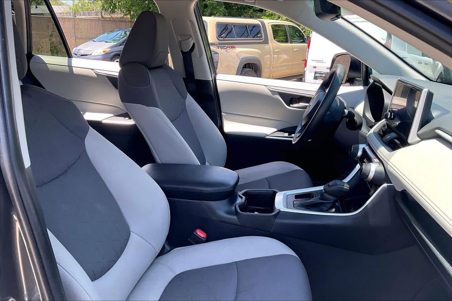 Used 2025 Toyota RAV4 XLE w/ Convenience Package FWD image 8