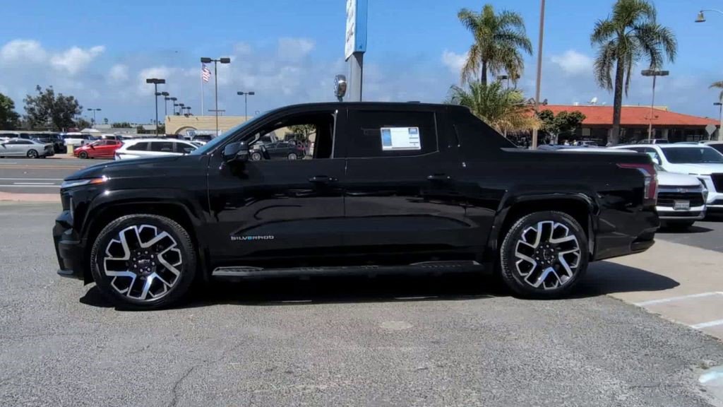 Certified 2024 Chevrolet Silverado EV RST AWD/4WD image 6