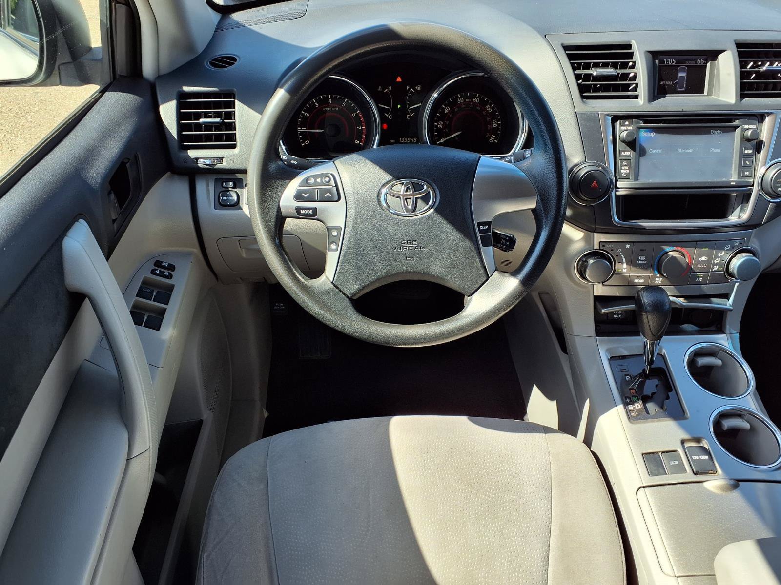 Used 2013 Toyota Highlander FWD w/ Cold Weather Pkg image 12
