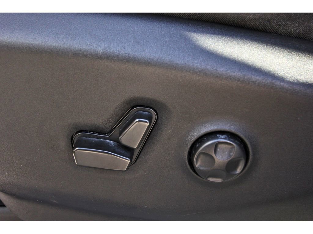 Used 2022 Chrysler Pacifica Touring-L image 26