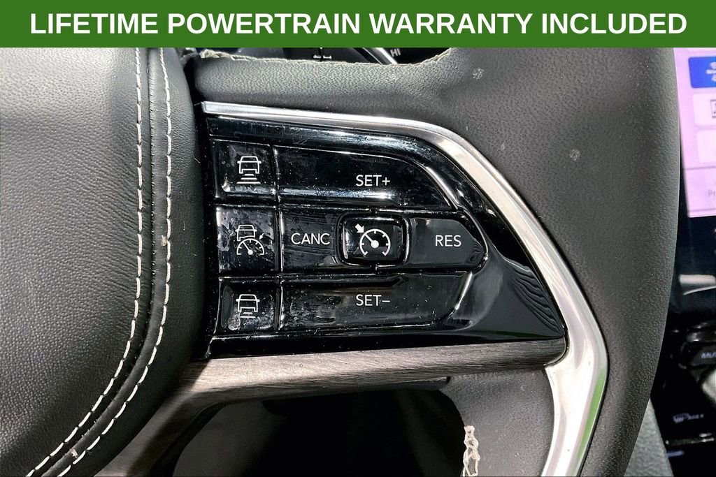 Used 2024 Jeep Grand Cherokee Overland w/ Luxury Tech Group IV AWD/4WD image 25