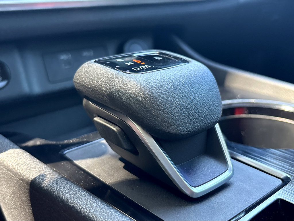 Used 2024 Nissan Rogue SV w/ SV Premium Package image 19