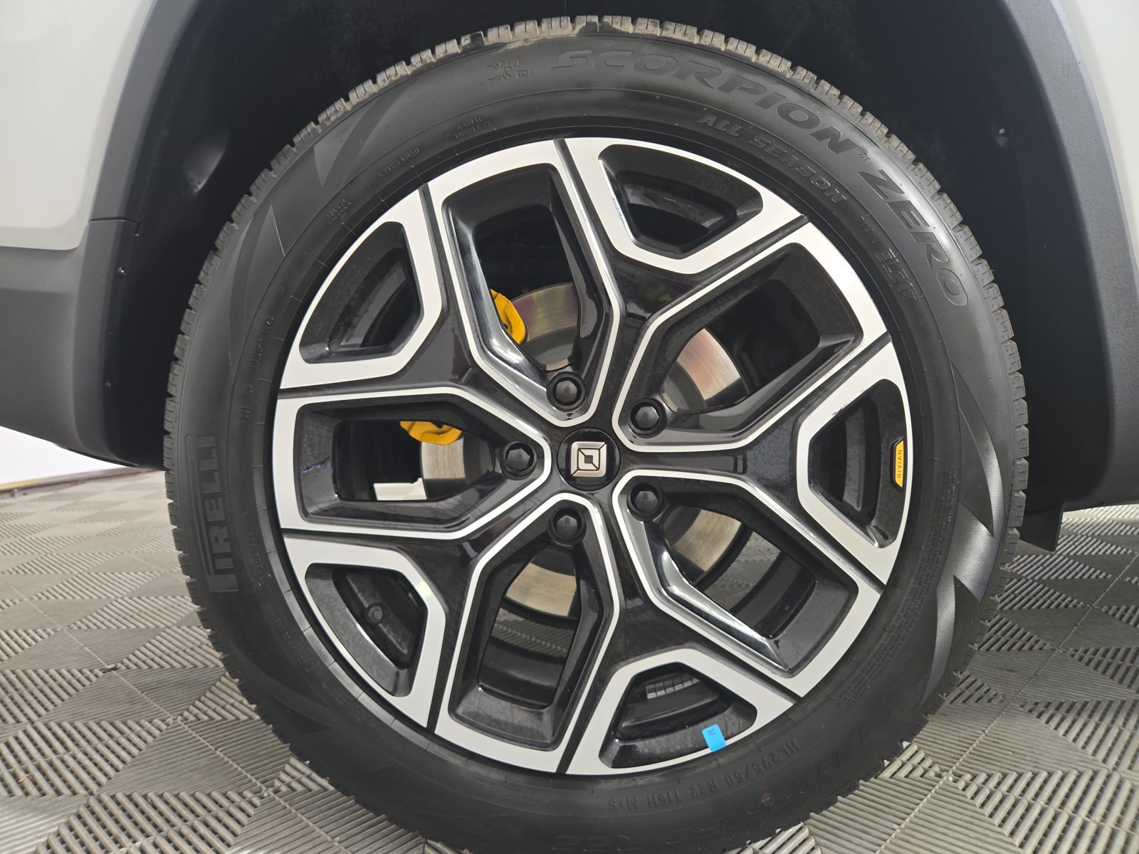 Used 2023 Rivian R1S Launch Edition Quad AWD/4WD image 12
