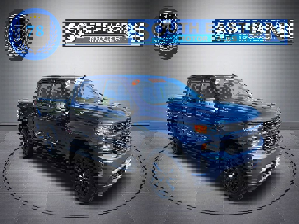 Used 2020 Chevrolet Silverado 1500 Custom w/ Custom Value Package image 2