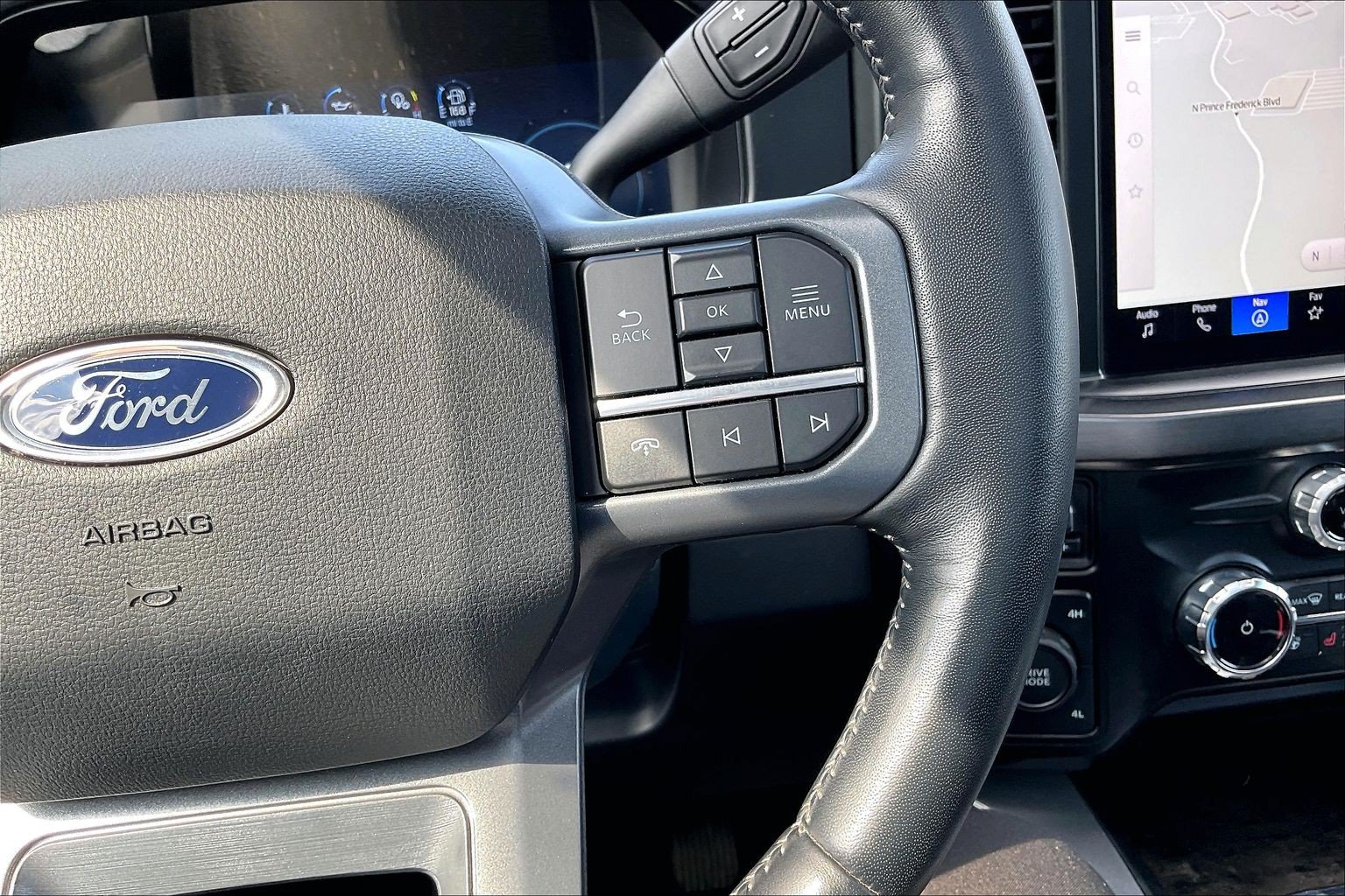Used 2024 Ford F350 Lariat w/ Lariat Ultimate Package AWD/4WD image 19