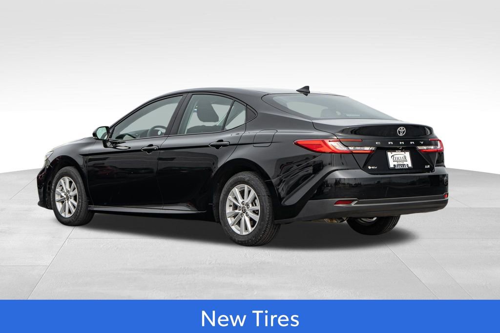 Used 2025 Toyota Camry LE FWD image 5