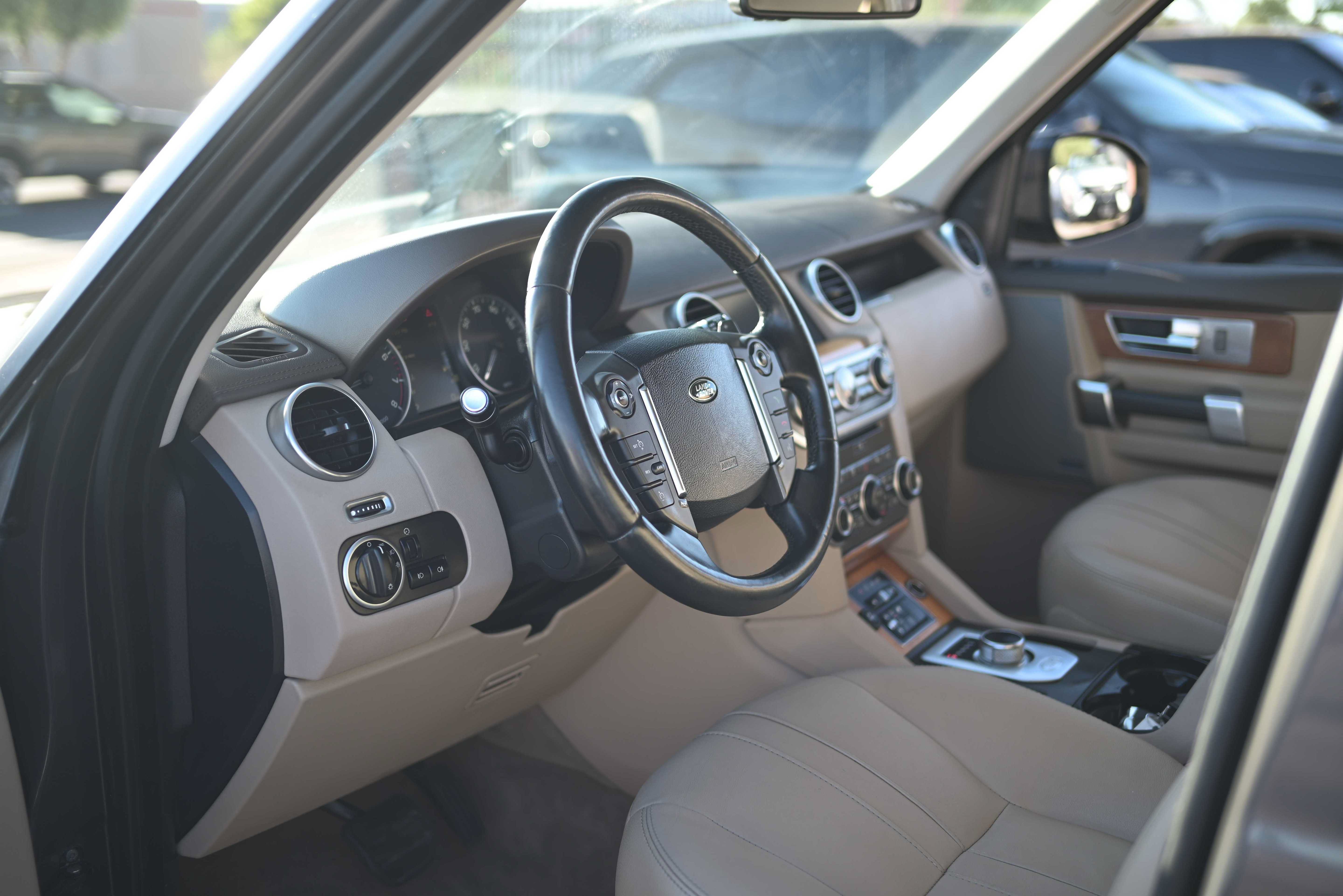 Used 2016 Land Rover LR4 HSE AWD/4WD image 10