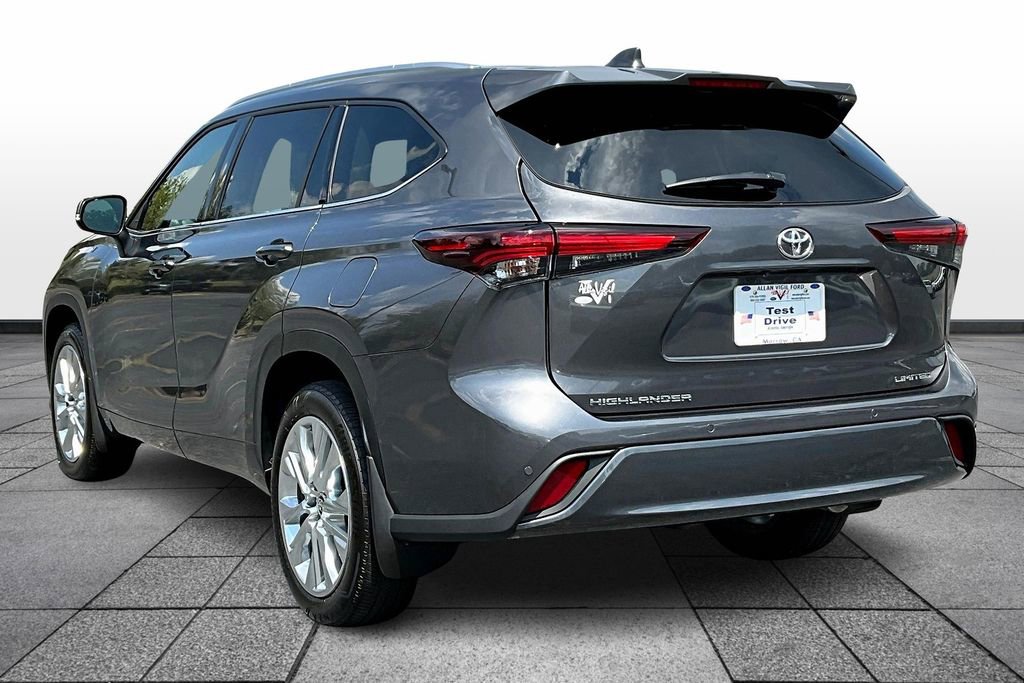 Used 2024 Toyota Highlander Limited image 12