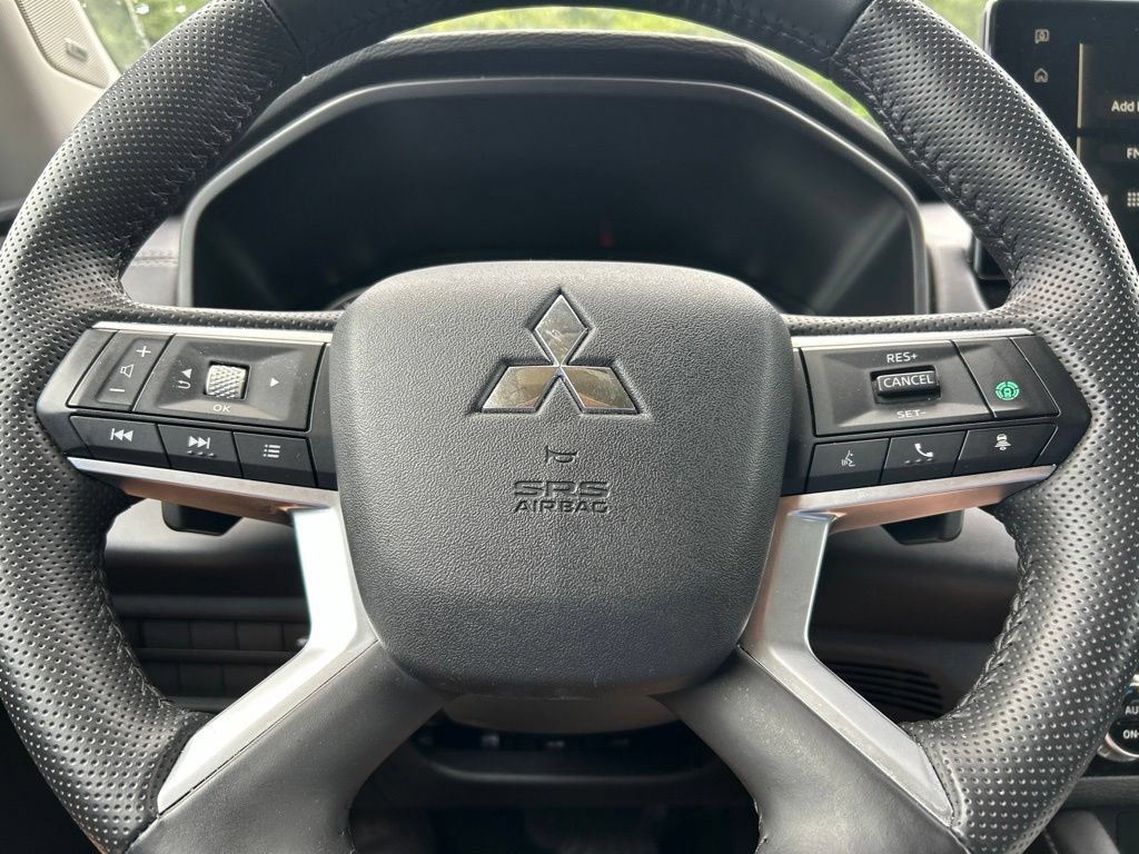 Used 2025 Mitsubishi Outlander SE AWD/4WD image 24