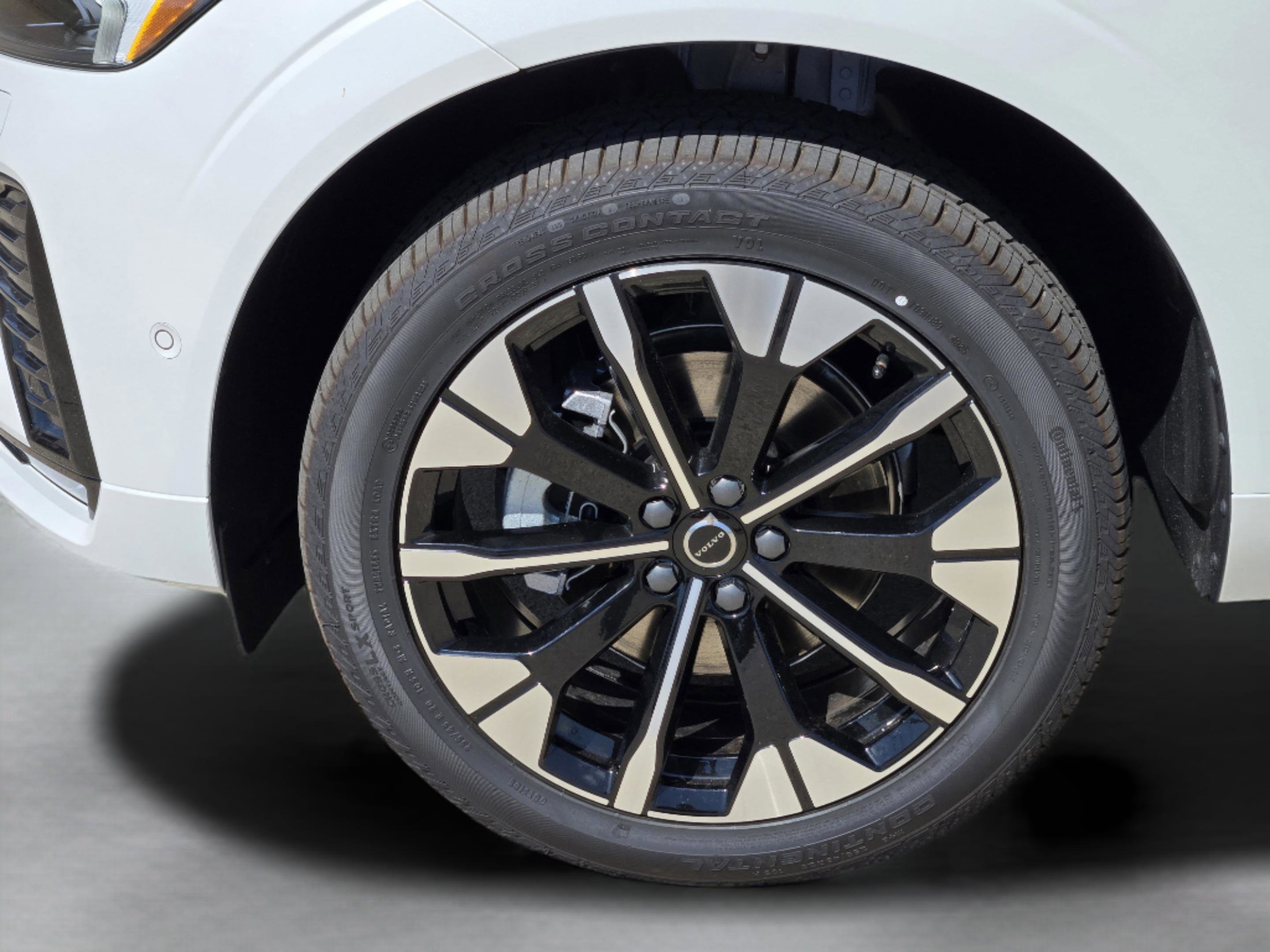New 2026 Volvo XC60 B5 Plus w/ Protection Package Premier AWD/4WD image 29