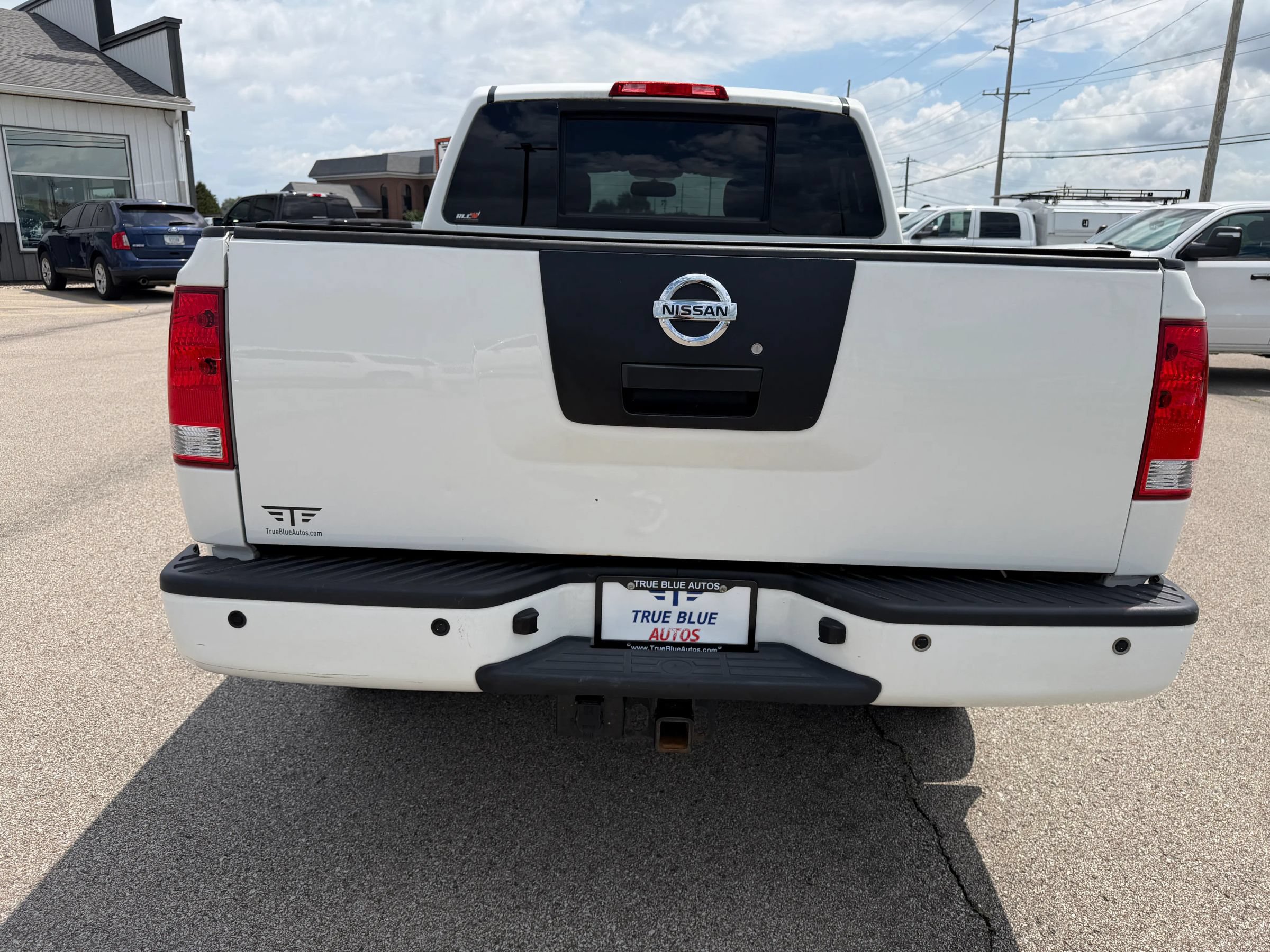 Used 2011 Nissan Titan 4x4 Crew Cab image 3
