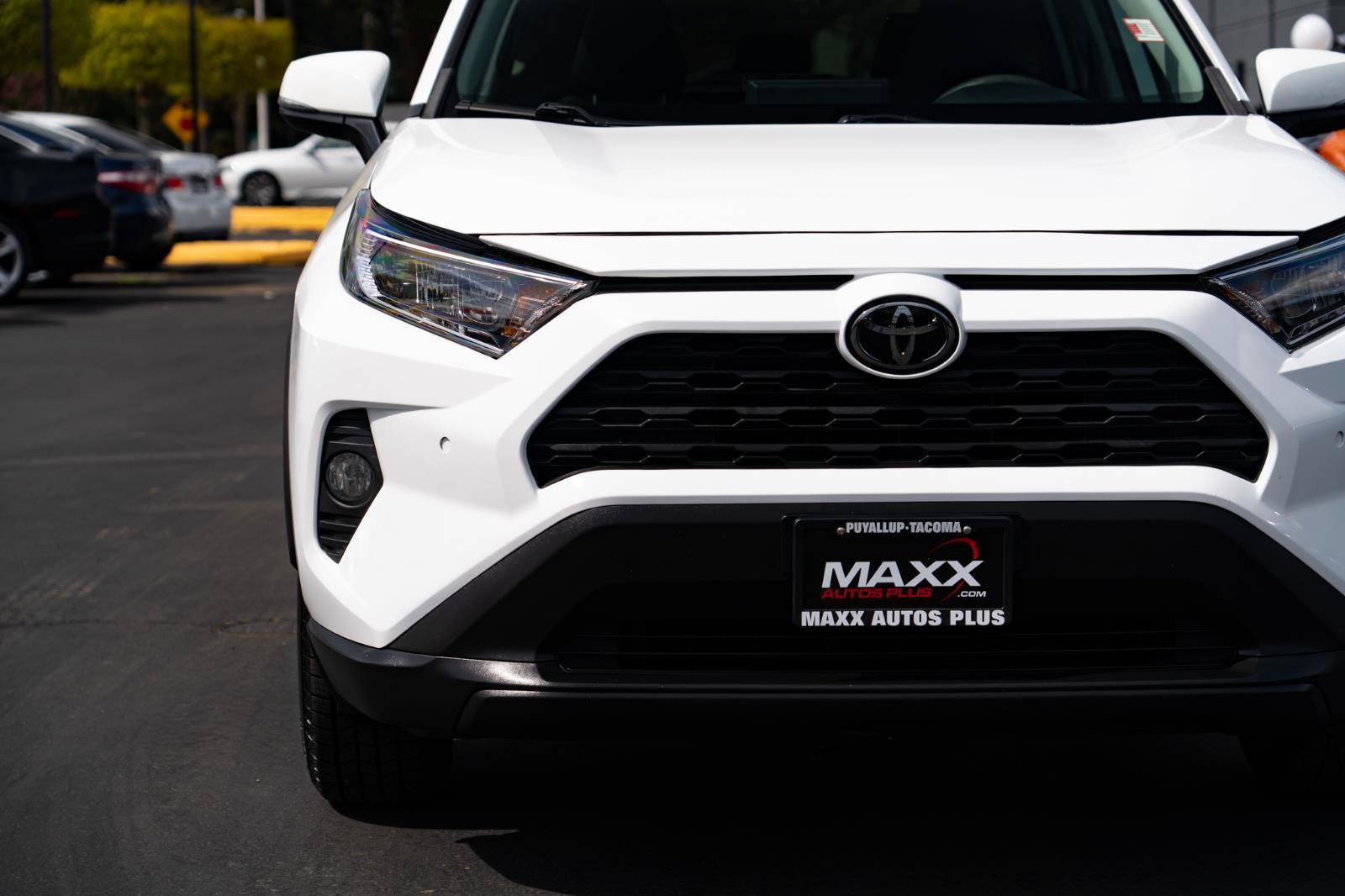 Used 2020 Toyota RAV4 XLE FWD image 6