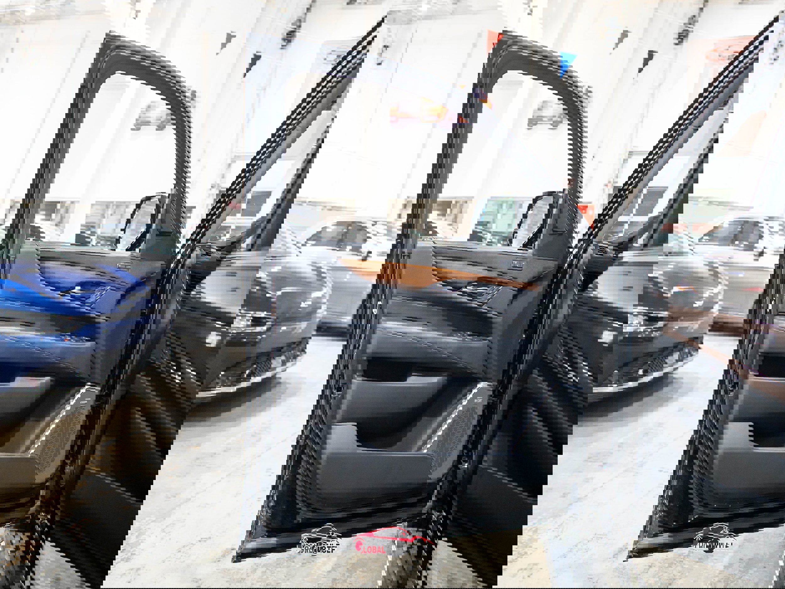 Used 2020 Cadillac Escalade ESV Premium Luxury w/ Escalade Sport Edition image 41