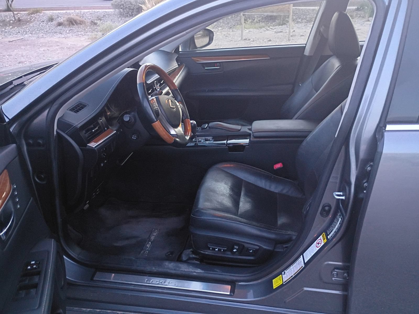 Used 2015 Lexus ES 300h w/ Navigation System Package FWD image 7