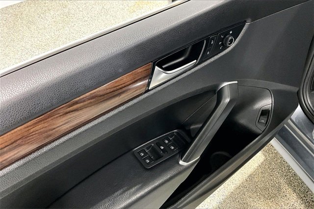 Used 2020 Volkswagen Passat 2.0T SEL image 37