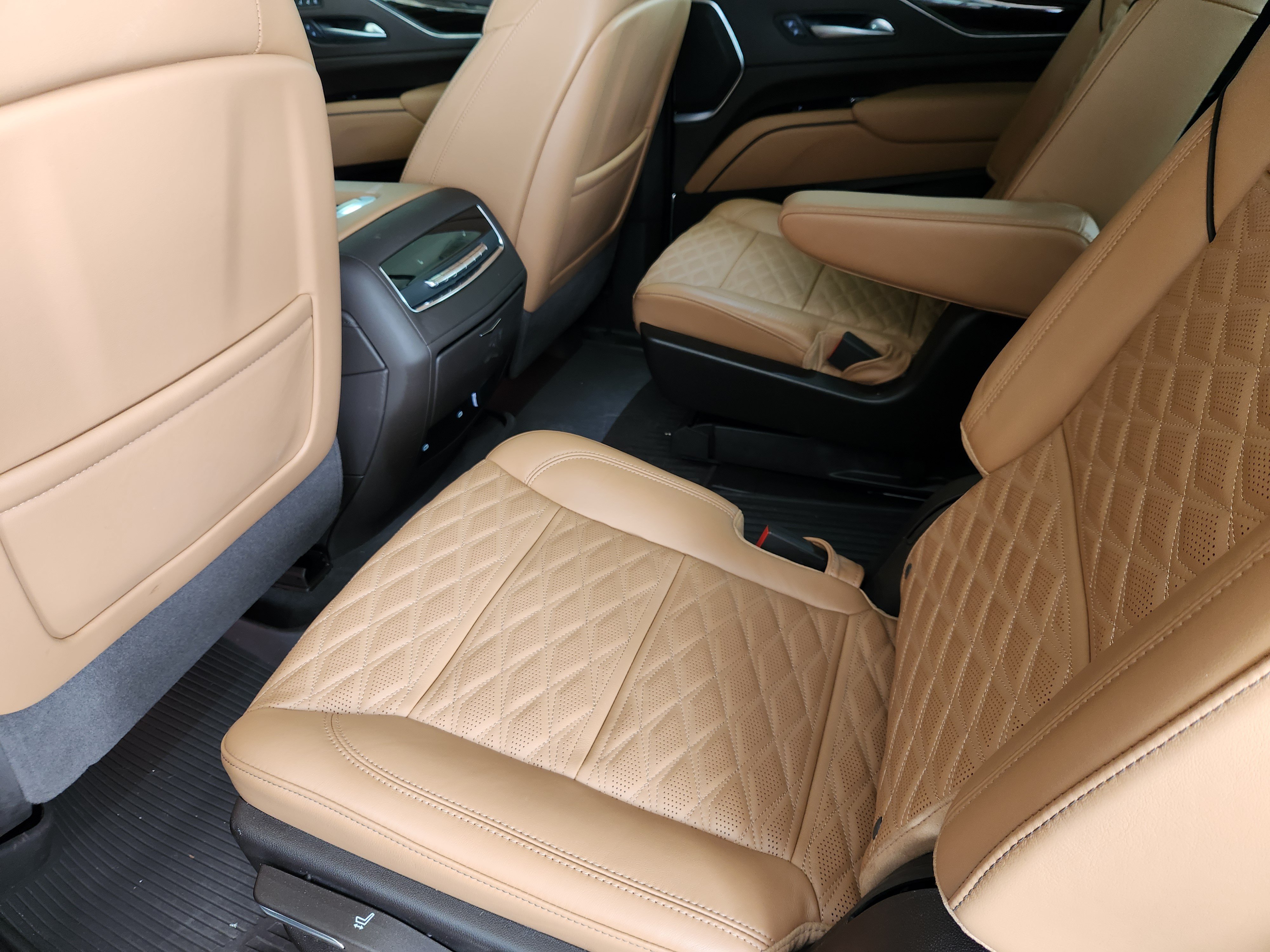 Used 2024 Cadillac Escalade Sport w/ Touring Package AWD/4WD image 32