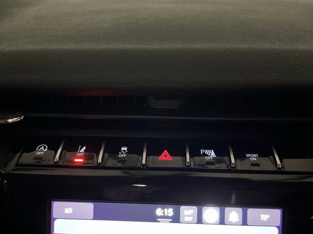 Used 2023 Jeep Grand Cherokee Laredo AWD/4WD image 22