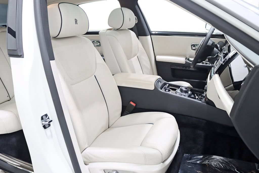 Used 2016 Rolls-Royce Ghost RWD image 31