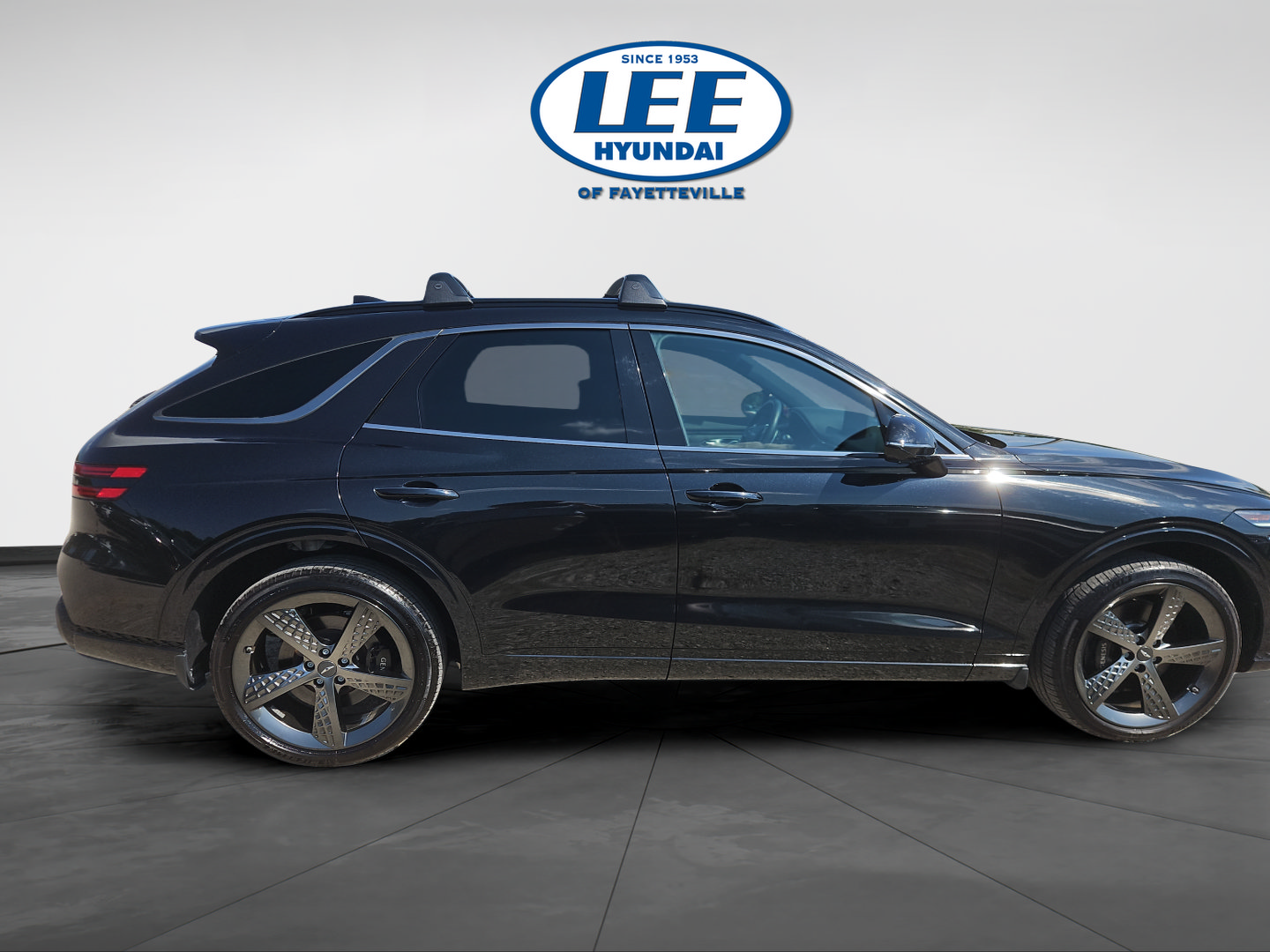 Used 2025 Genesis GV70 3.5T Sport w/ Sport Advanced Package AWD/4WD image 2