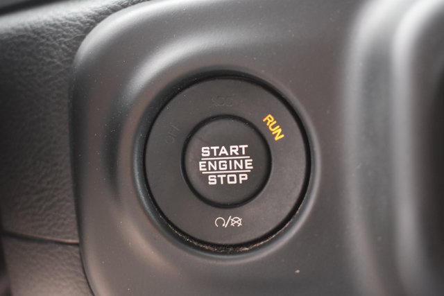 Used 2023 Jeep Gladiator Overland w/ Cold Weather Group AWD/4WD image 27