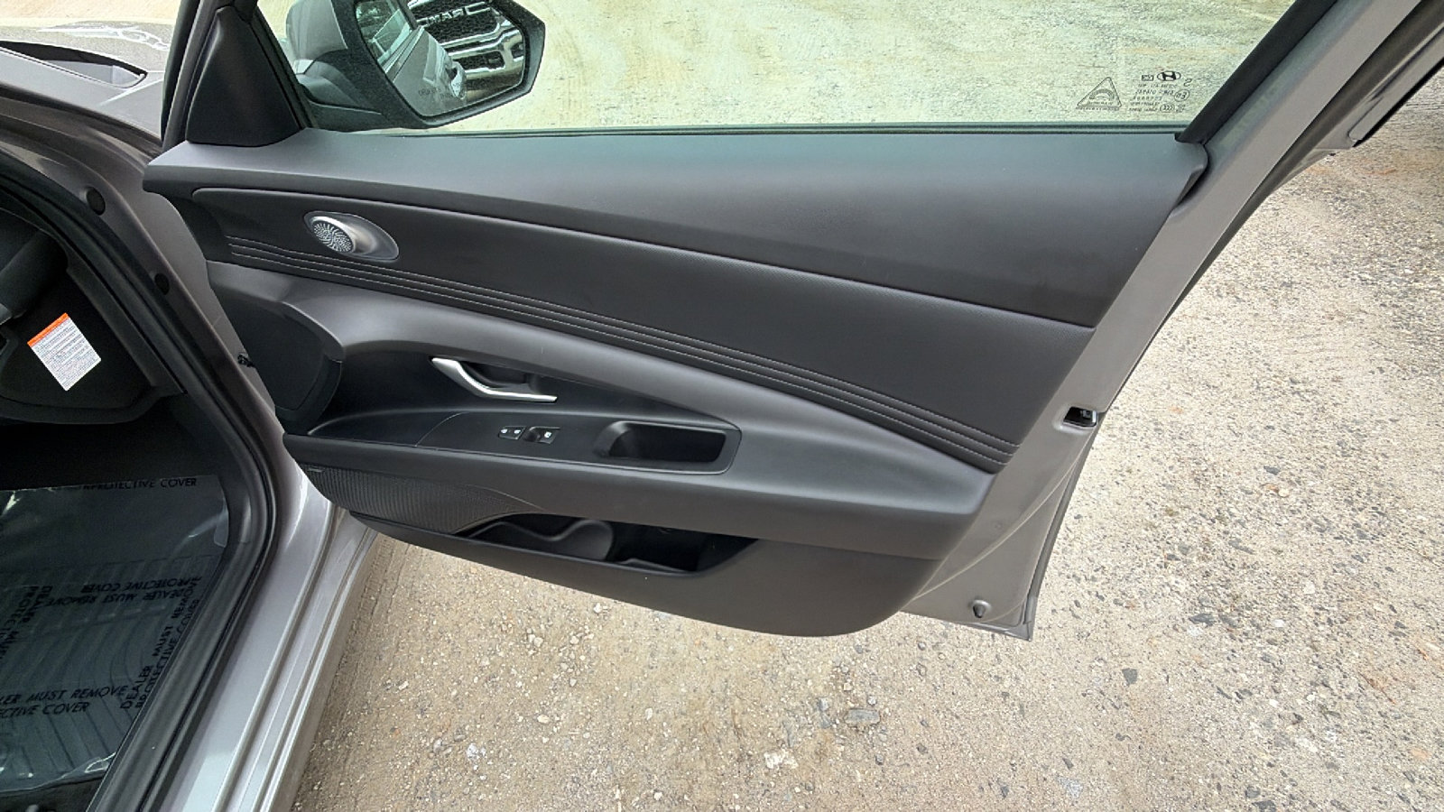 Used 2024 Hyundai Elantra Limited image 19