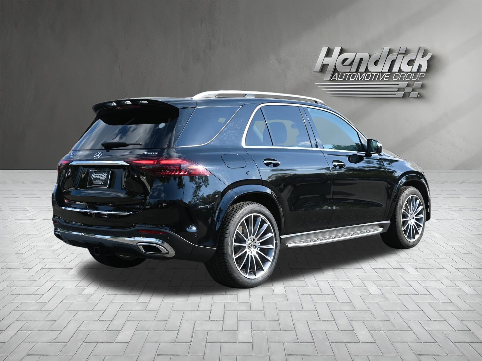 Used 2024 Mercedes-Benz GLE 350 4MATIC w/ AMG Line Exterior image 9