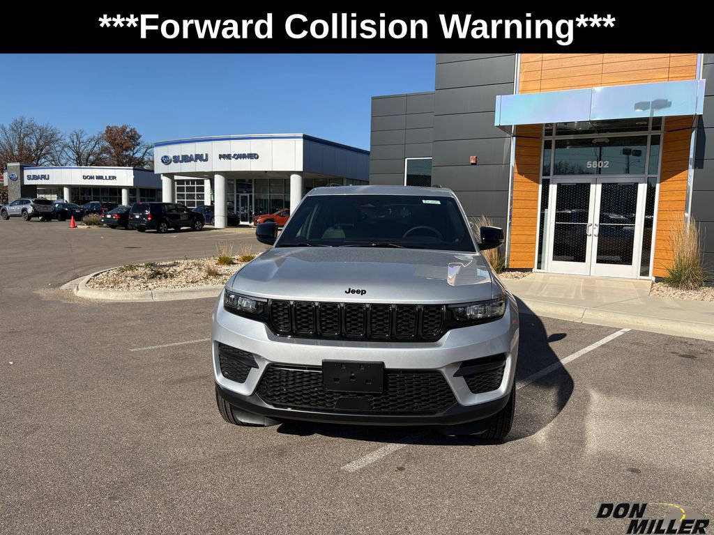 New 2025 Jeep Grand Cherokee Altitude image 2