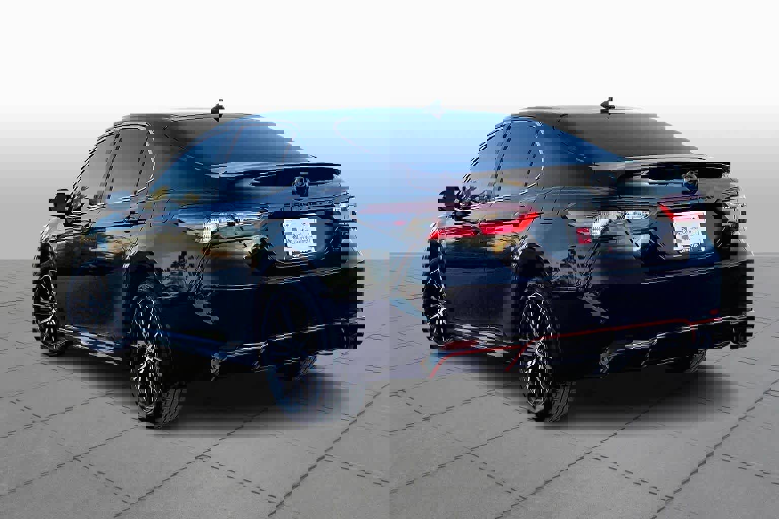 Used 2024 Toyota Camry SE image 11