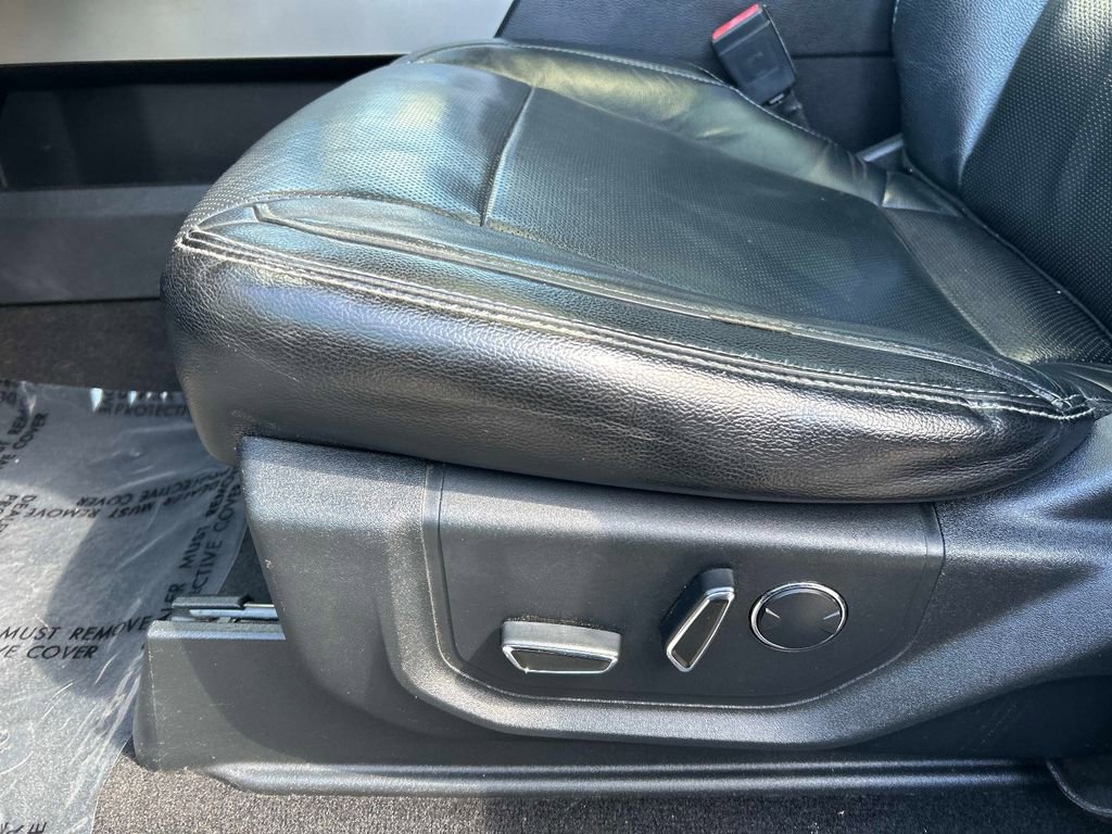 Used 2017 Ford F250 Lariat w/ Lariat Ultimate Package AWD/4WD image 26