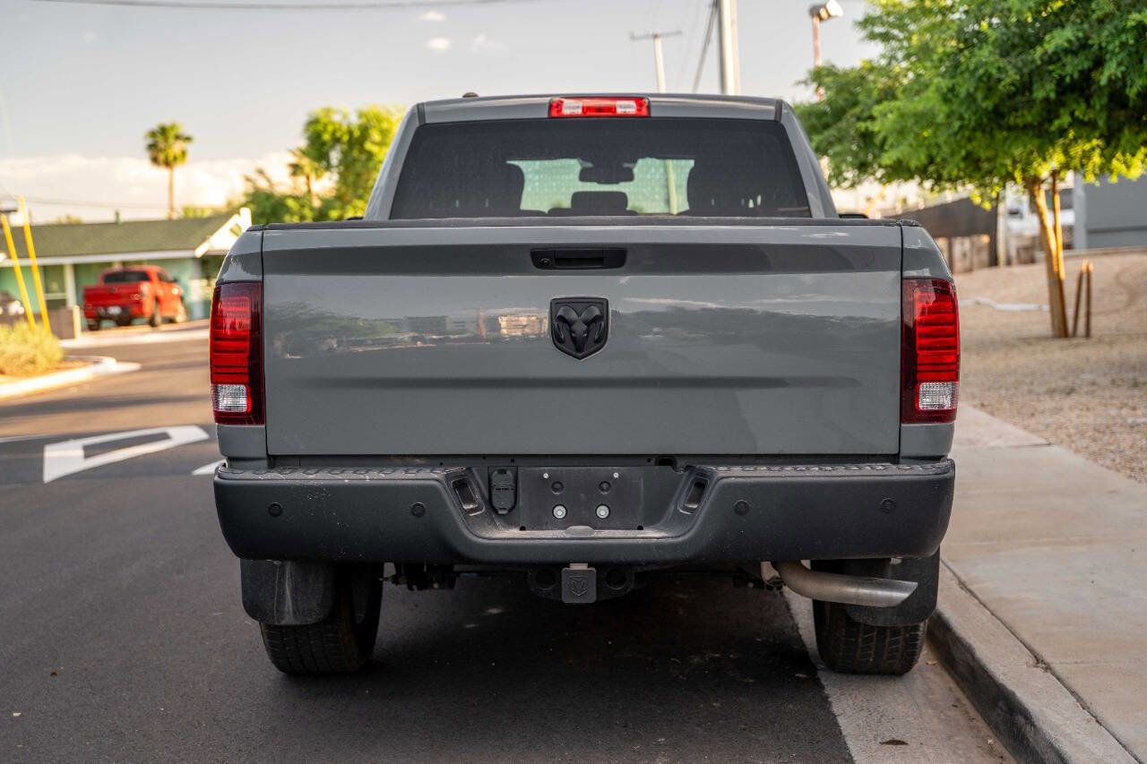 Used 2022 RAM 1500 Classic Warlock w/ Ceramic Gray Warlock Package image 4