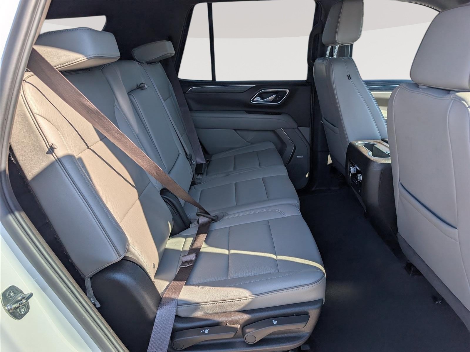 Used 2024 GMC Yukon SLT AWD/4WD image 12
