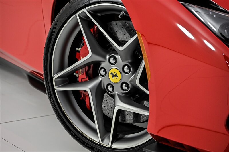 Used 2020 Ferrari F8 Tributo RWD image 3