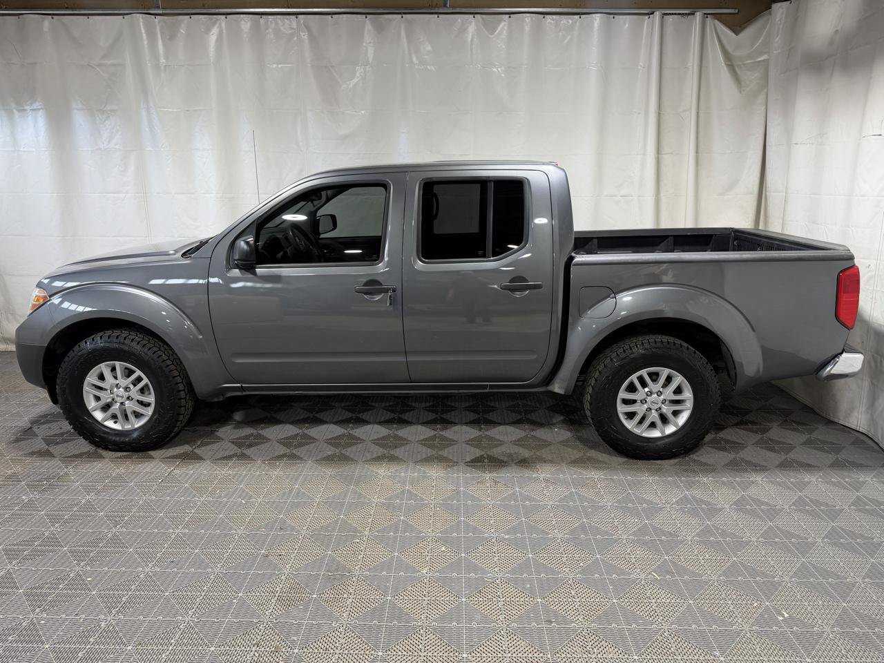 Used 2019 Nissan Frontier SV AWD/4WD image 5