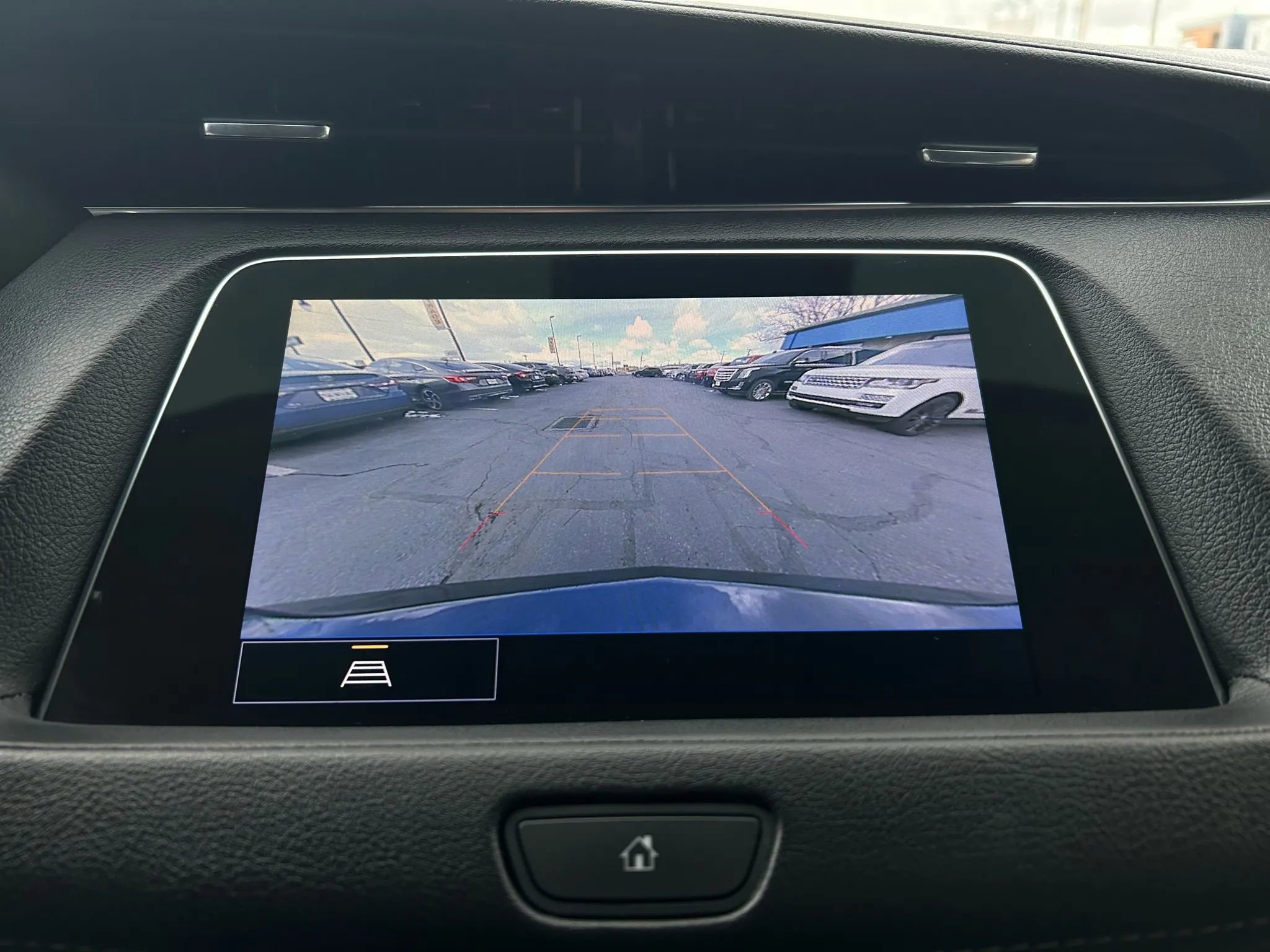 Used 2022 Cadillac XT4 Luxury w/ Cold Weather Package image 18