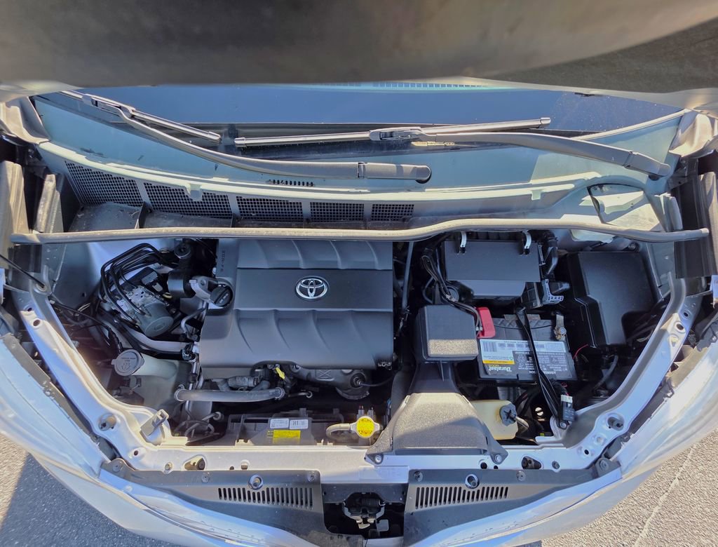 Used 2015 Toyota Sienna LE image 22