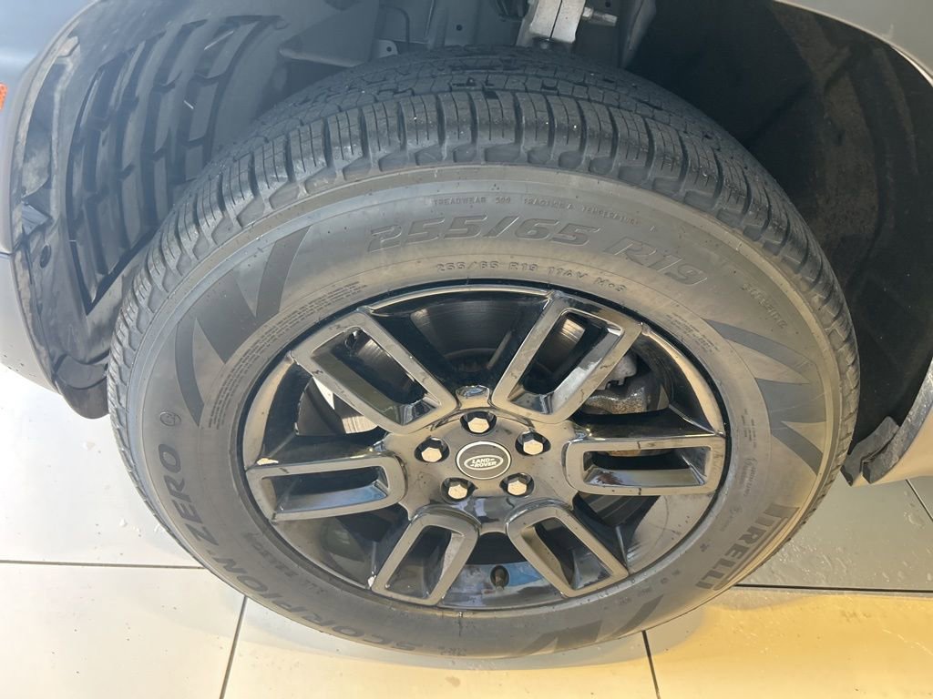 Used 2025 Land Rover Defender 110 S image 20