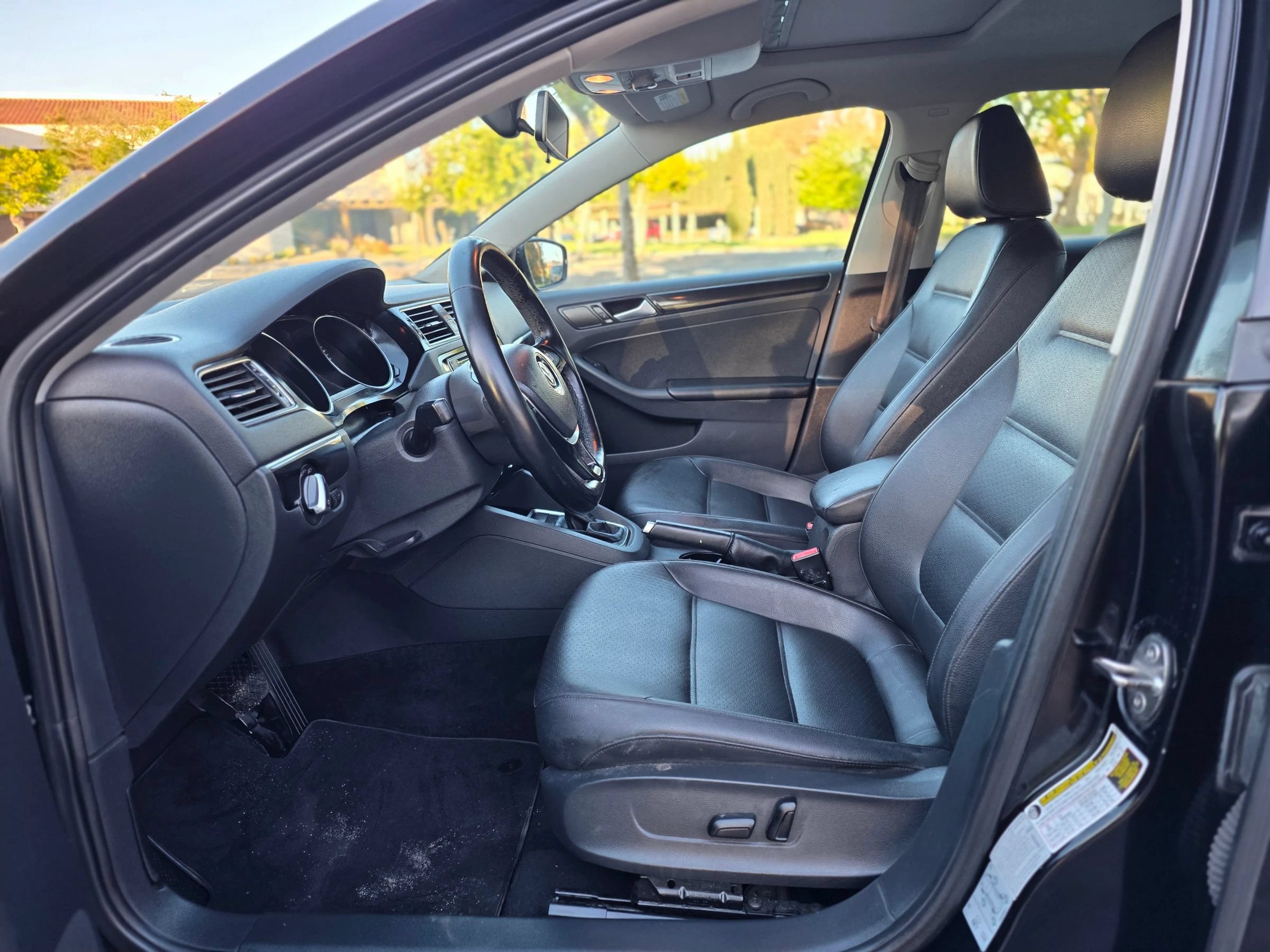 Used 2017 Volkswagen Jetta SEL FWD image 18