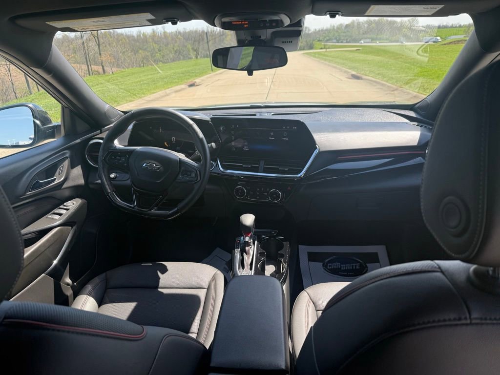 Used 2025 Chevrolet Trax RS w/ Driver Confidence Package image 17