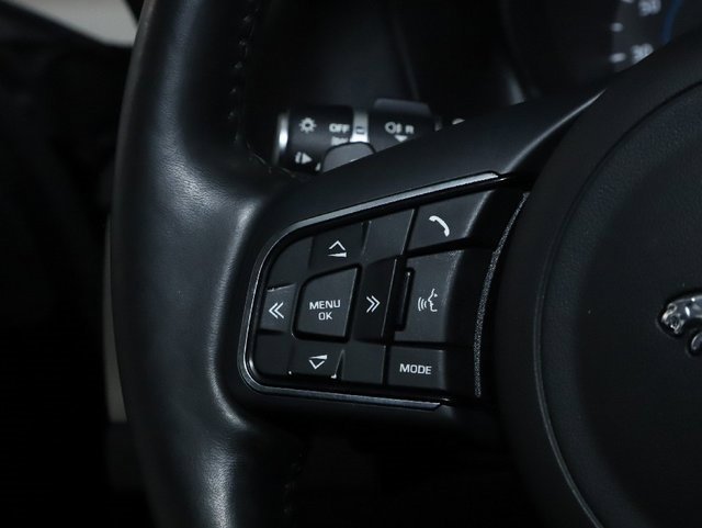 Used 2018 Jaguar XF Premium image 21