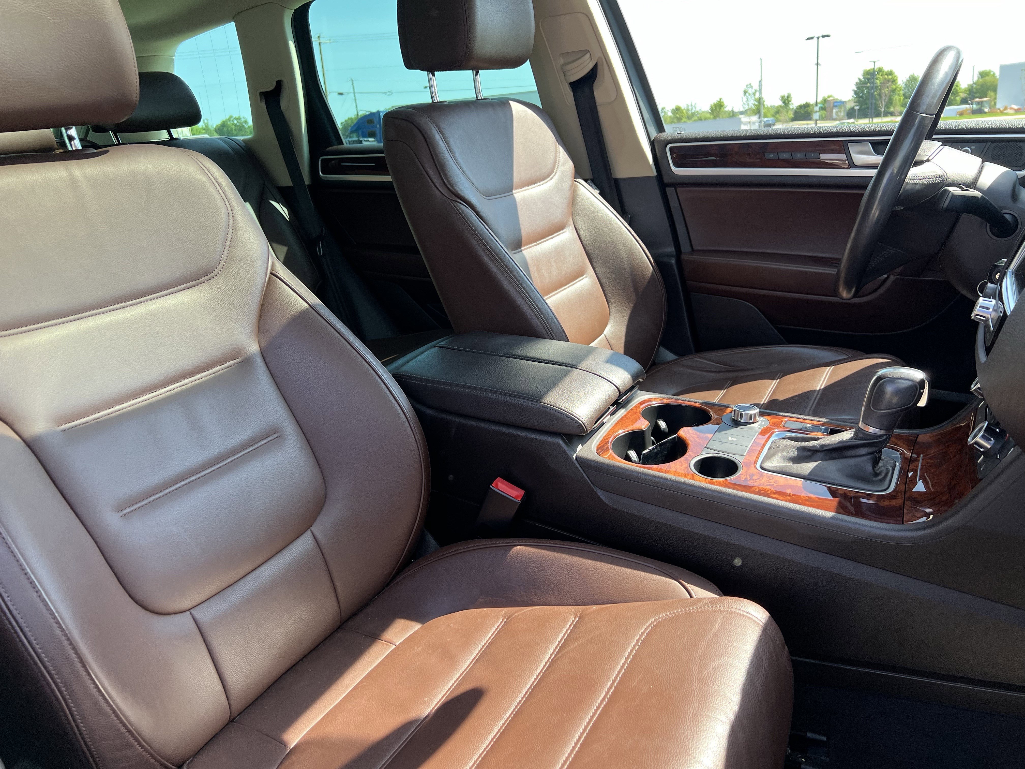 Used 2012 Volkswagen Touareg Sport AWD/4WD image 35
