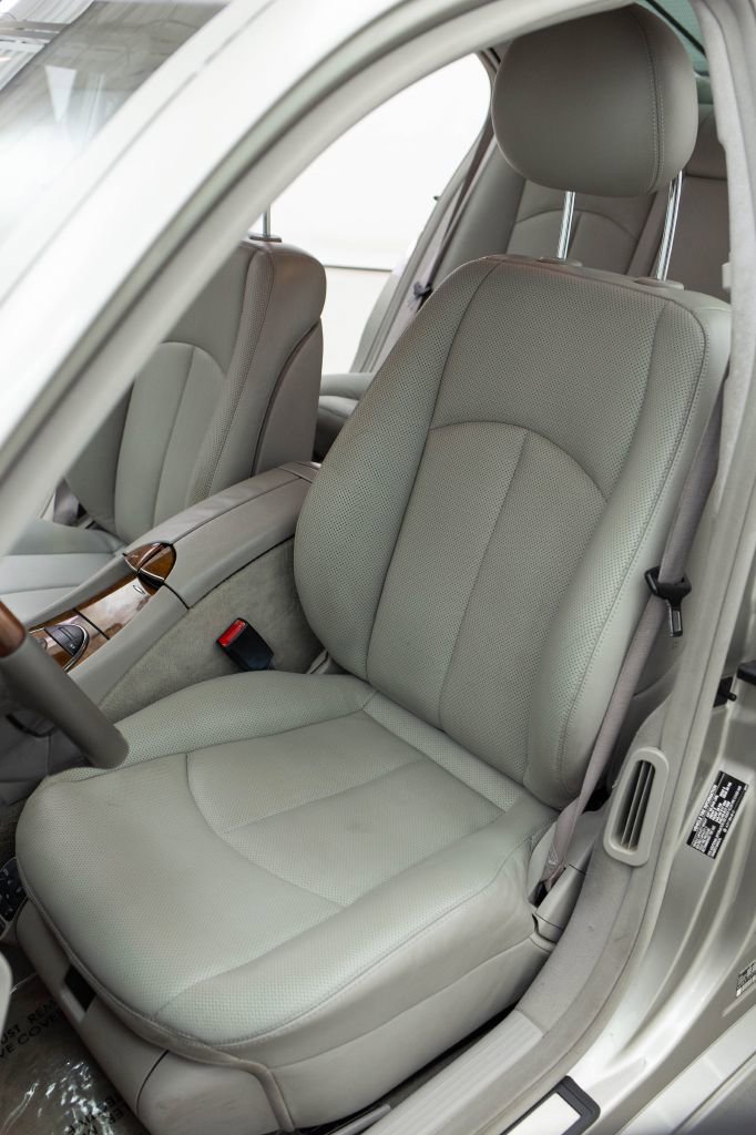 Used 2005 Mercedes-Benz E 500 Sedan w/ Lighting Pkg image 20