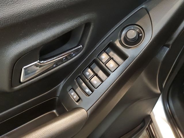 Used 2017 Chevrolet Trax LT w/ LT Convenience Package image 12
