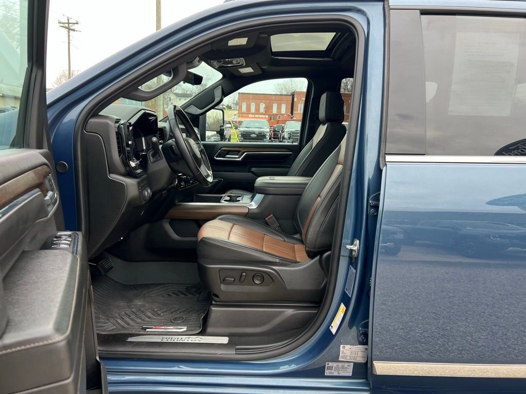 Used 2024 Chevrolet Silverado 3500 High Country w/ High Country Premium Package image 14